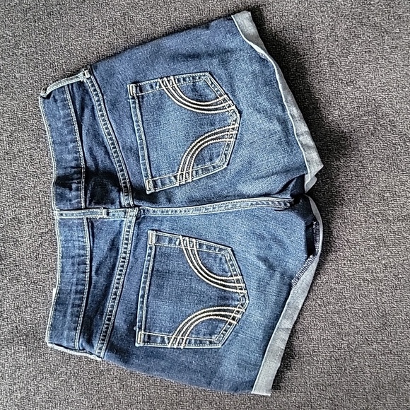 3 for $15 item🎉Hollister Short-Short High Rise Denim Shorts - Picture 2 of 4